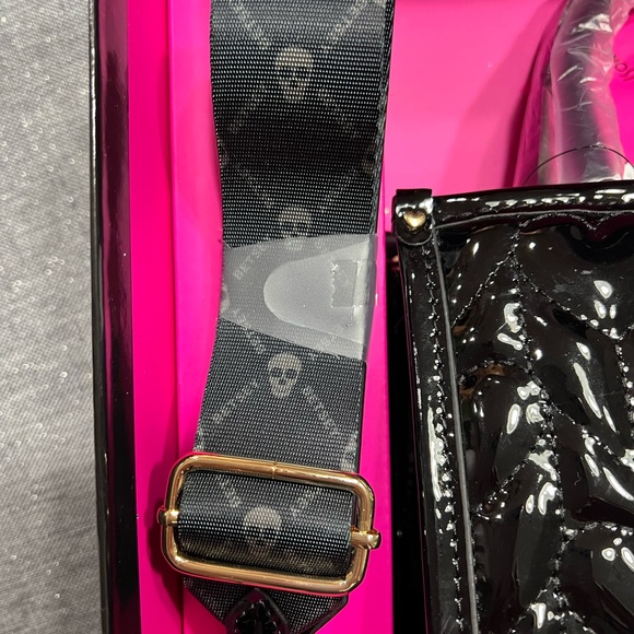 Betsey Johnson Mini Skull Satchel - Picture 5 of 7